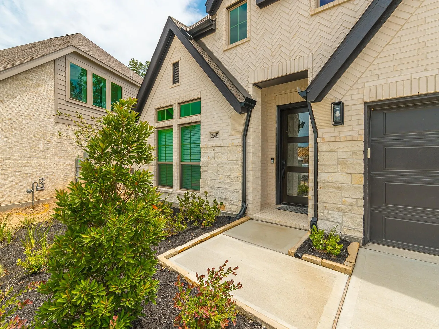 4 bed, 3.5 bath, 2574 sqft, $4,800 — Photo 3