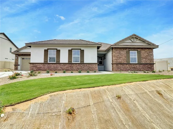35877 Wildwood Crest Dr, Yucaipa, CA 92399