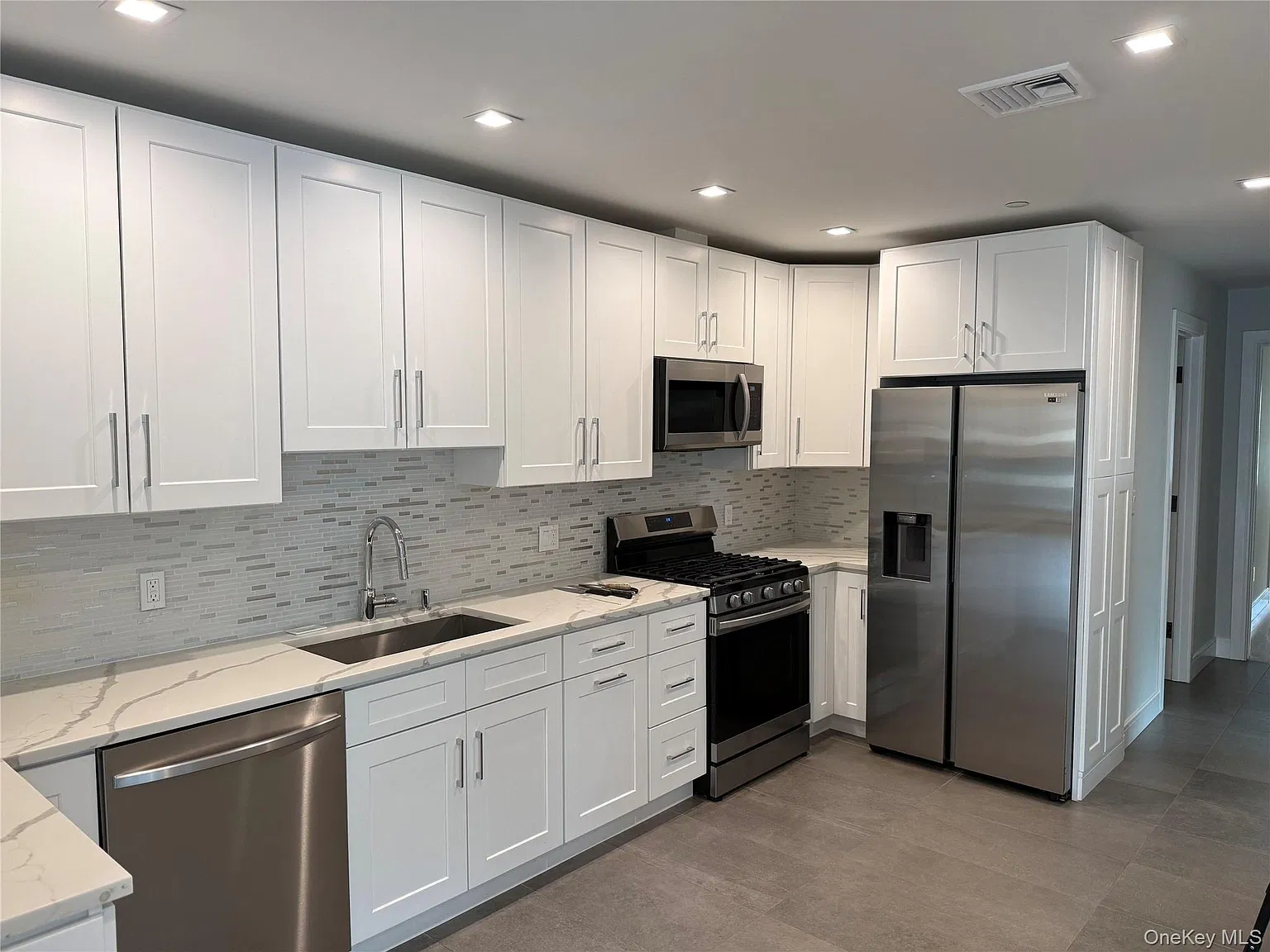 3 bed, 2.0 bath, 1200 sqft, $4,700 — Photo 4
