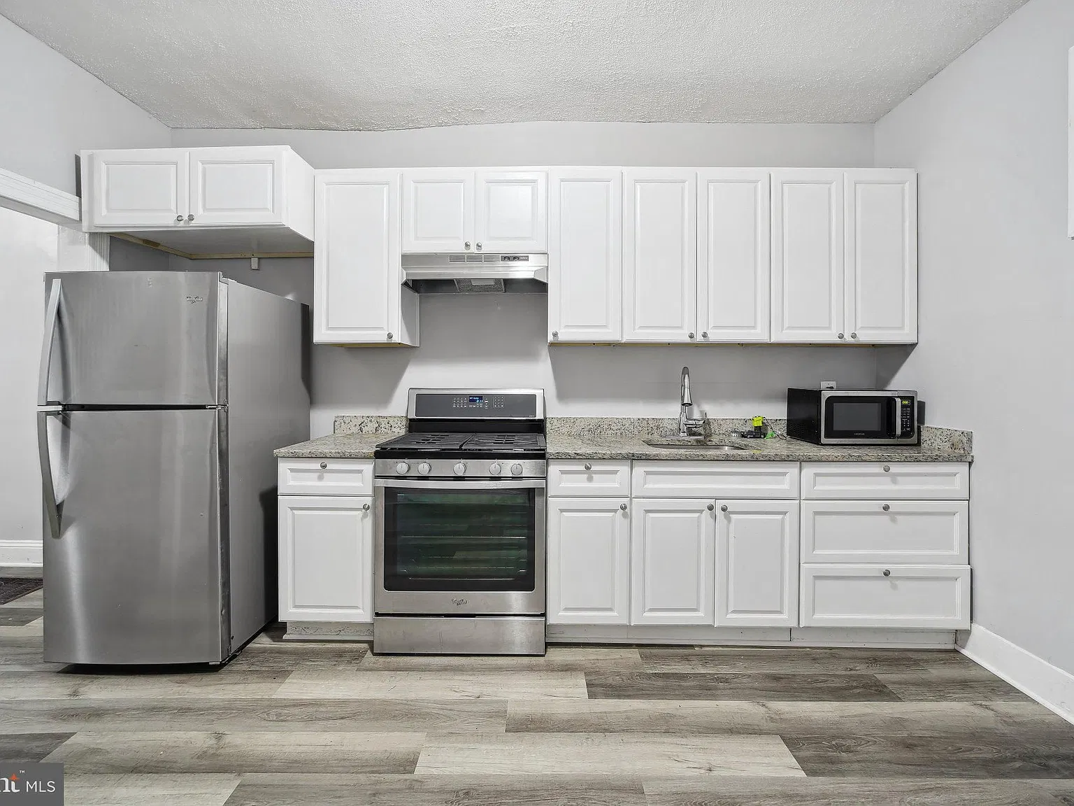 3 bed, 1.0 bath, 1206 sqft, $1,725 — Photo 4