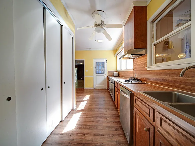 910 Basilwild Dr — Photo 7