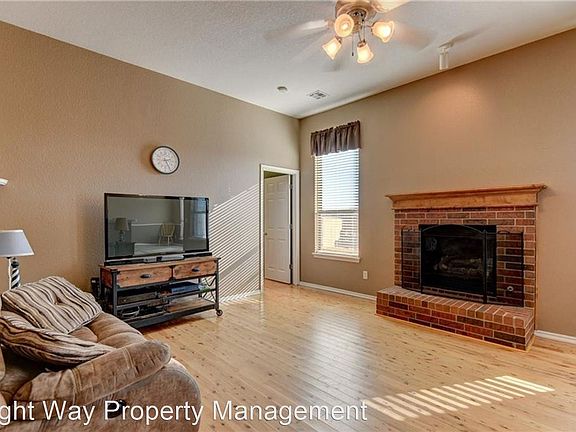 4th image of 2216 SW 141st Pl