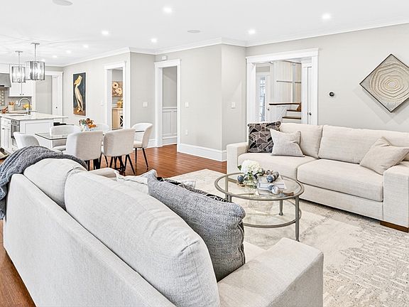 4th image of 524 Ward St