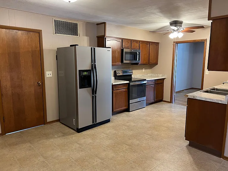 511 N Cherry St — Photo 11