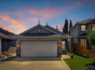 128 N Covehaven Gdns NE, Calgary, AB T3K 6E5