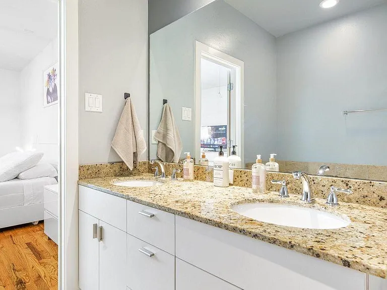 2220 Bastrop St — Photo 13