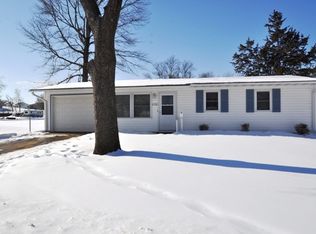 5720 Briarwood St SW, Cedar Rapids, IA 52404