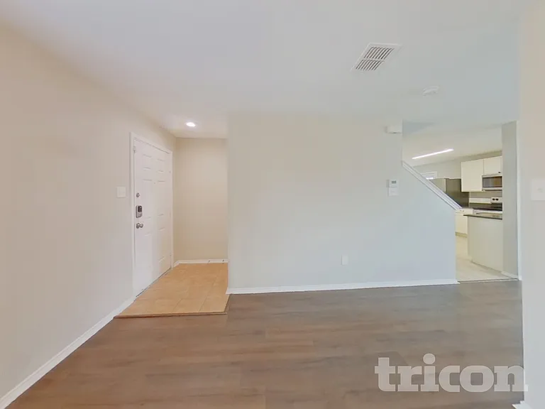1221 Dianthus Dr — Photo 2