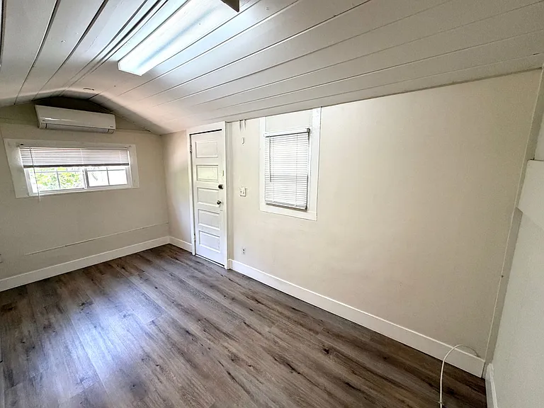 1273 N College Ave — Photo 9