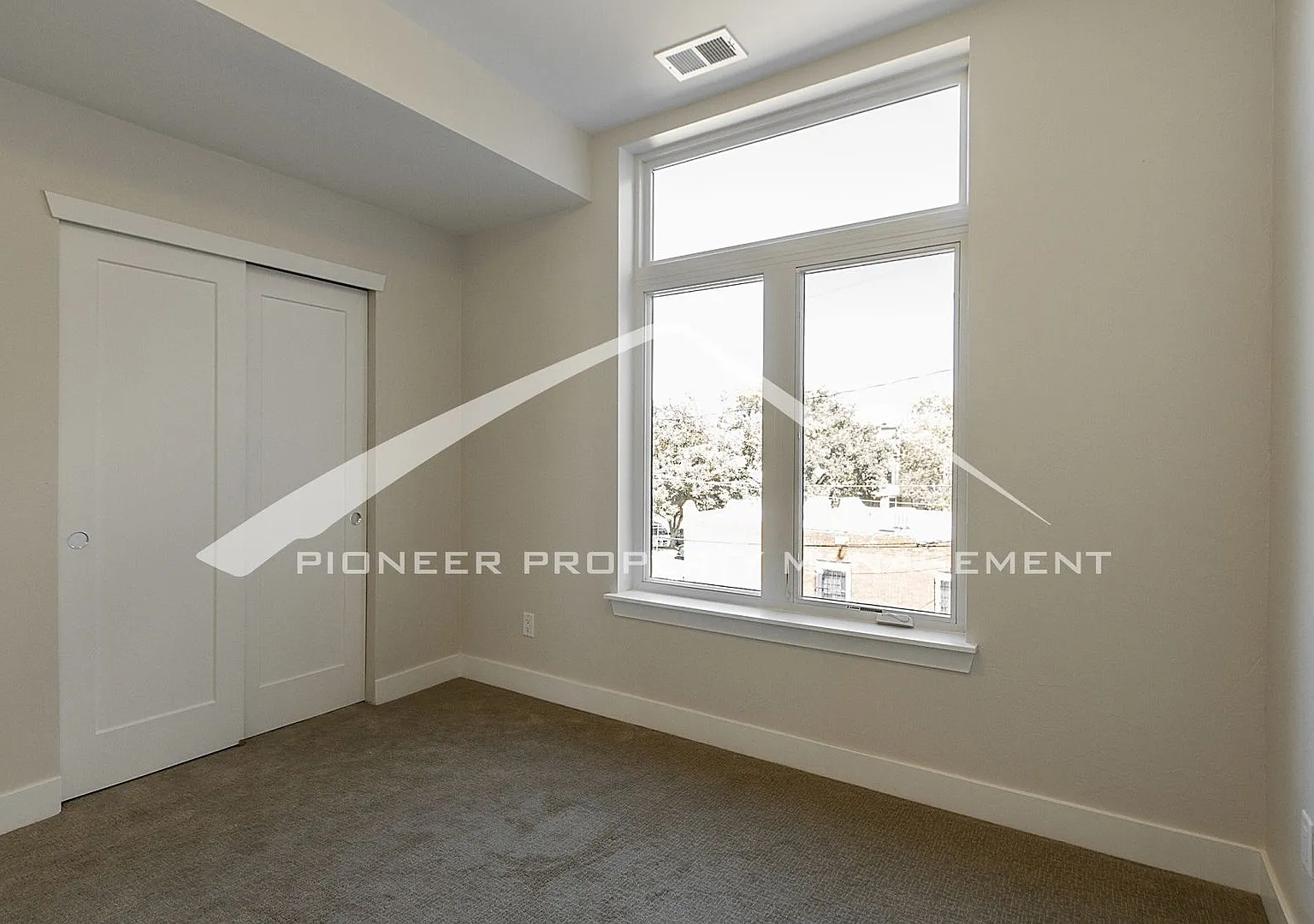 Georgeous Modern Condo with a Kitchen Fit for a Chef! — Photo 2