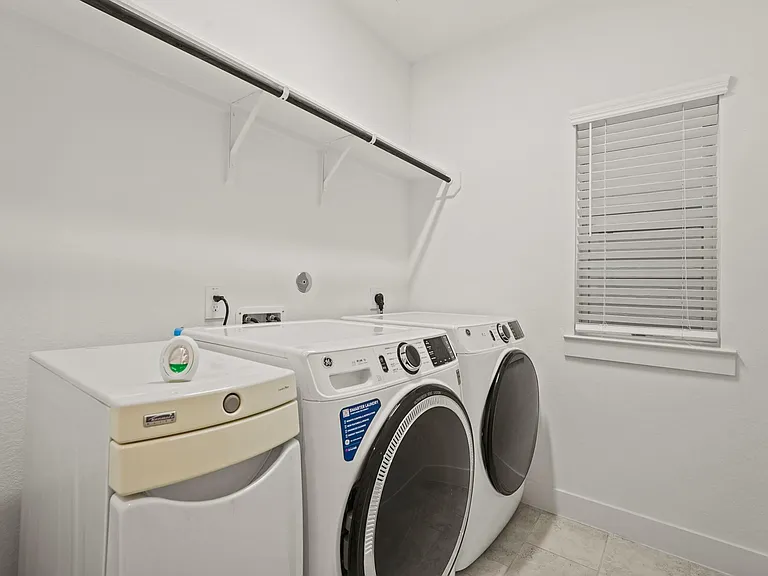 10972 Hewitt Cliff Ln — Photo 21