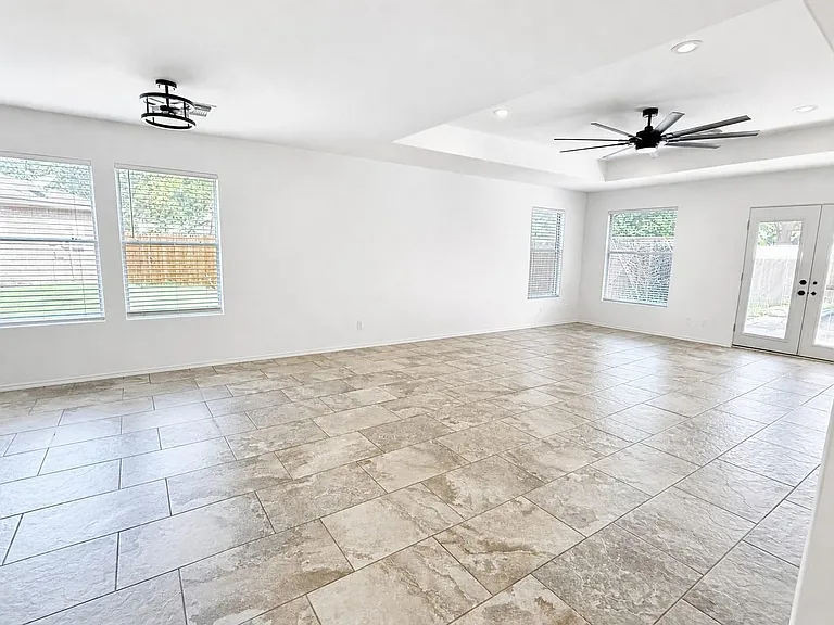 1011 Backland Ct — Photo 4