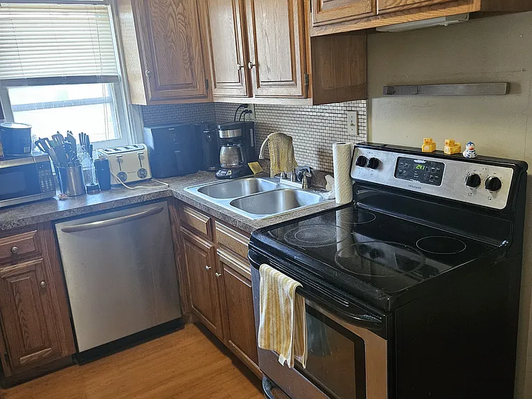 1668 N Van Buren St — Photo 7