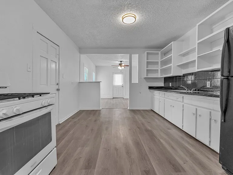 402 Ada St #1 — Photo 7