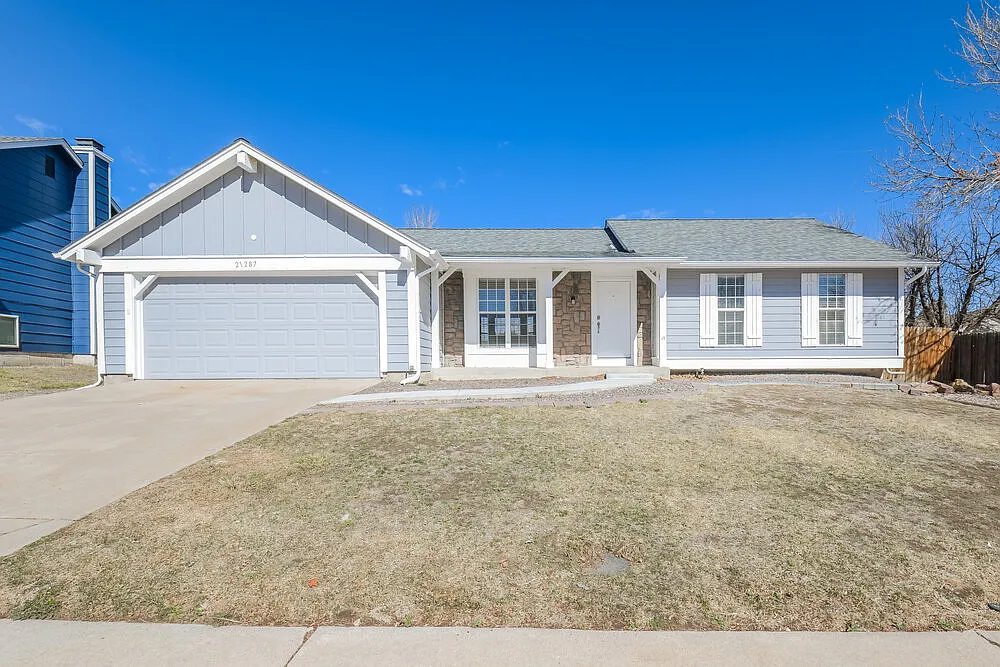 4 bed, 2.0 bath, 2370 sqft, $4,330 — Photo 1