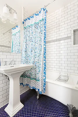 Sold by Compass | media 7