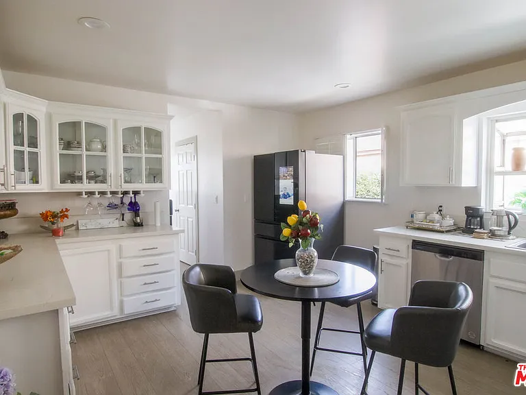 2223 W 78th Pl — Photo 8