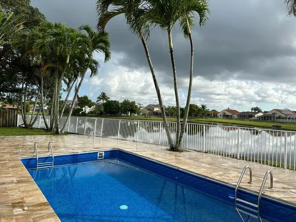 9841 Ridgecreek Rd, Boca Raton, FL 33496