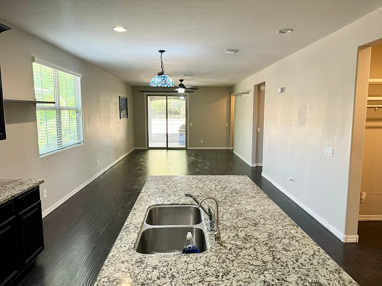 233 N Crosscreek Dr — Photo 5