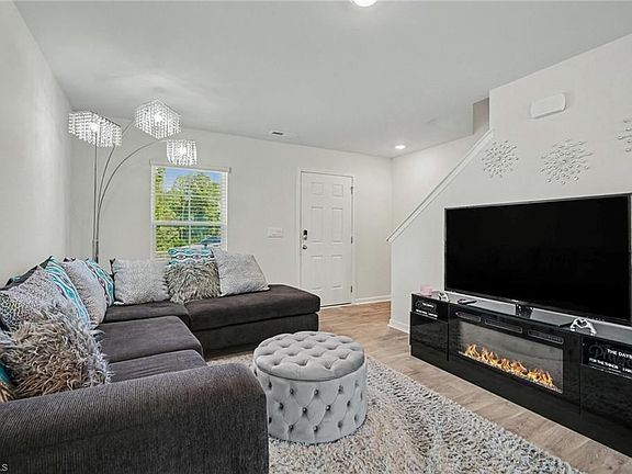 4th image of 154 Stone River Way