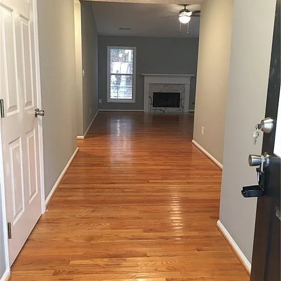 3225 Ennfield Ln — Photo 2