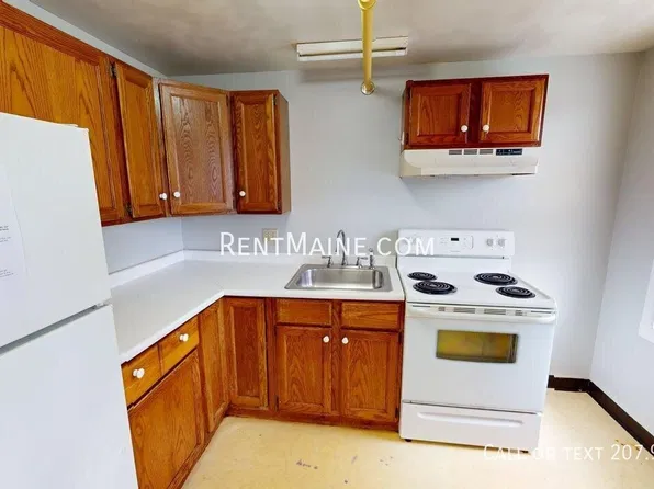 2412 Western Ave APT T, Newburgh, ME 04444