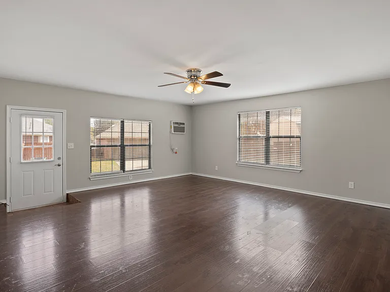 1301 Spring St — Photo 17