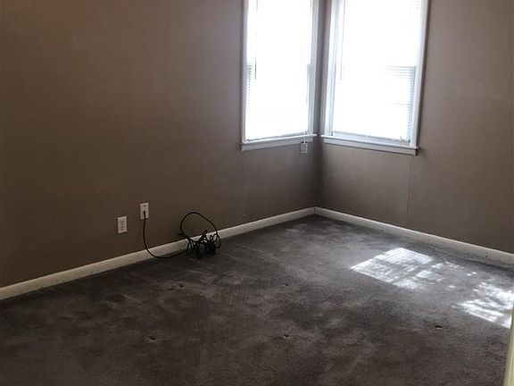 5th image of 4406 Phillips Dr