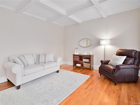 4th image of 7814 Stonehaven Dr