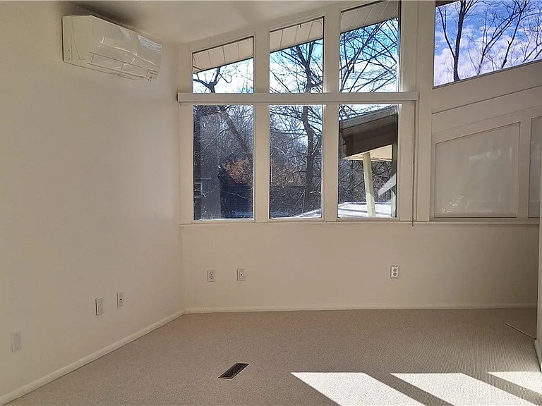 90 E Woodland Rd — Photo 27