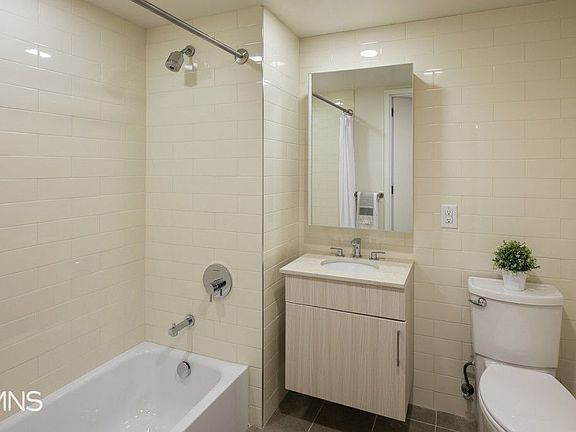 4th image of 3157 31st St APT 622