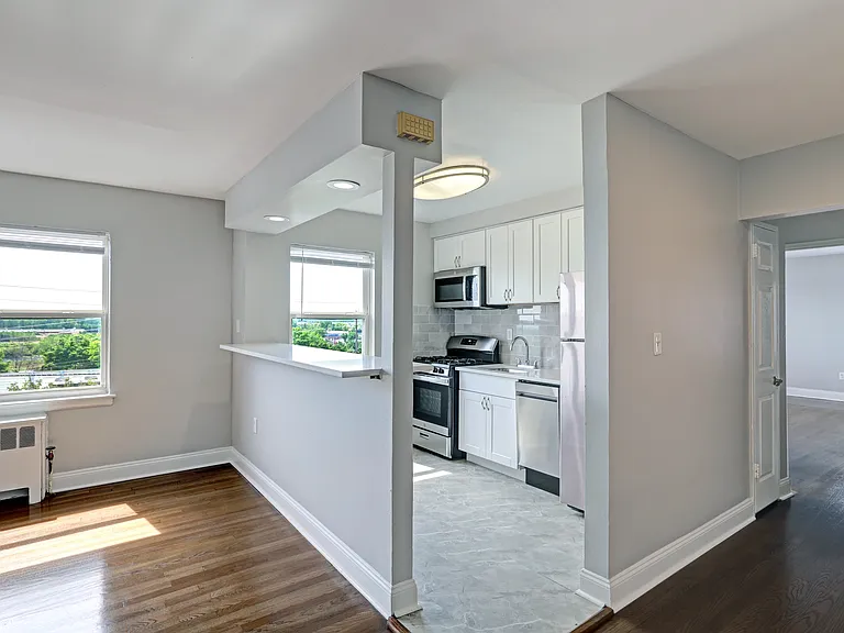 Windsor Apartments — Photo 9