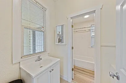 908 SE Shelton St — Photo 8