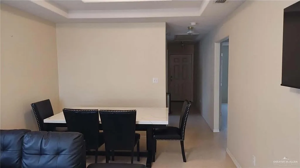 2 bed, 1.0 bath, 910 sqft, $1,200 — Photo 3
