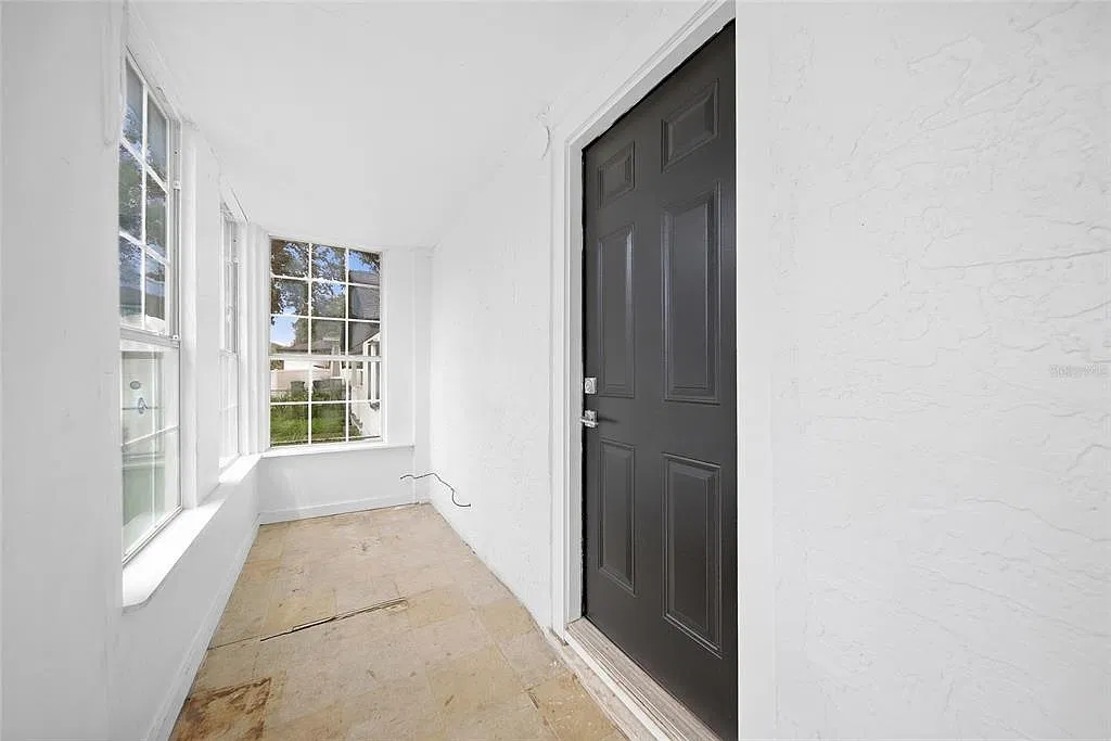 2 bed, 1.0 bath, 1332 sqft, $2,200 — Photo 2