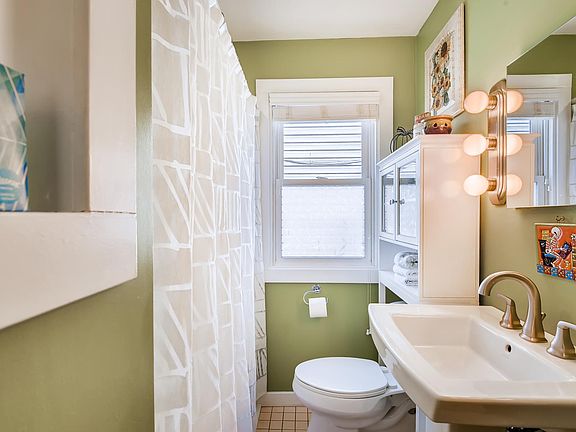 5th image of 3118 Hayes St NE