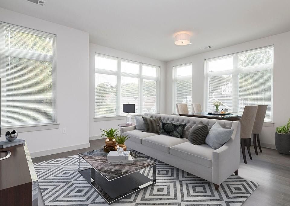 1st image of 99 Tremont St #516