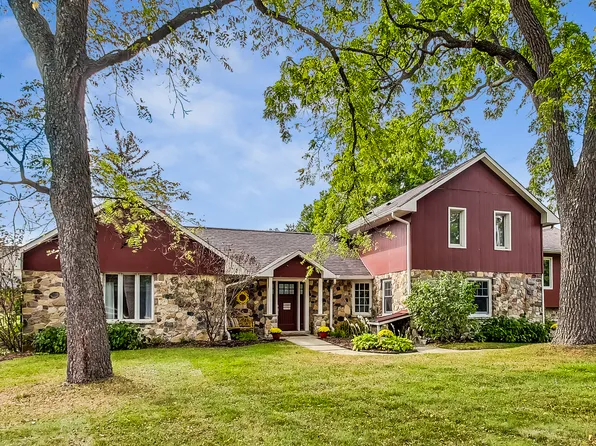 1060 Roselle Rd, Palatine, IL 60067