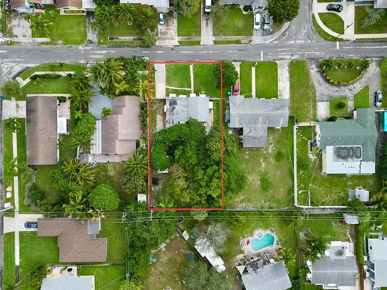609 NW 7th Ct — Photo 25