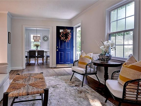 5th image of 40 Langley Ave