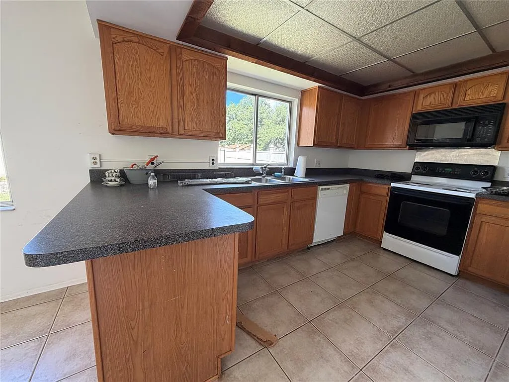 3 bed, 2.0 bath, 1548 sqft, $2,200 — Photo 4