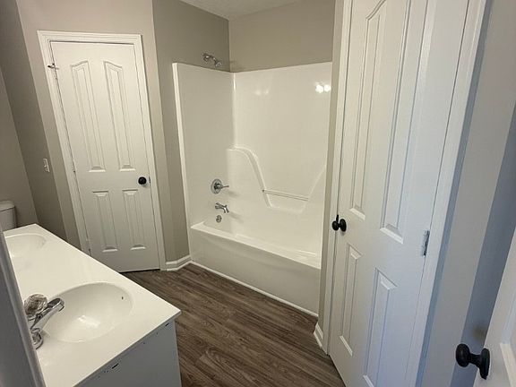 4th image of 1110 Sentry Ct