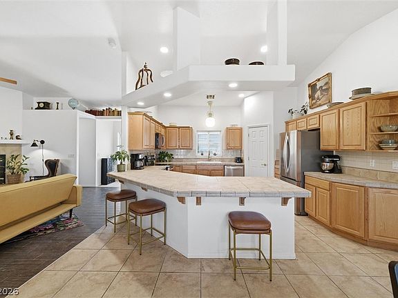 4th image of 1541 W Big Oak Ln
