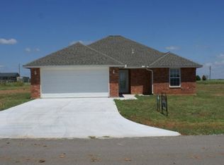 407 E Mohawk Ave, Geronimo, OK 73543