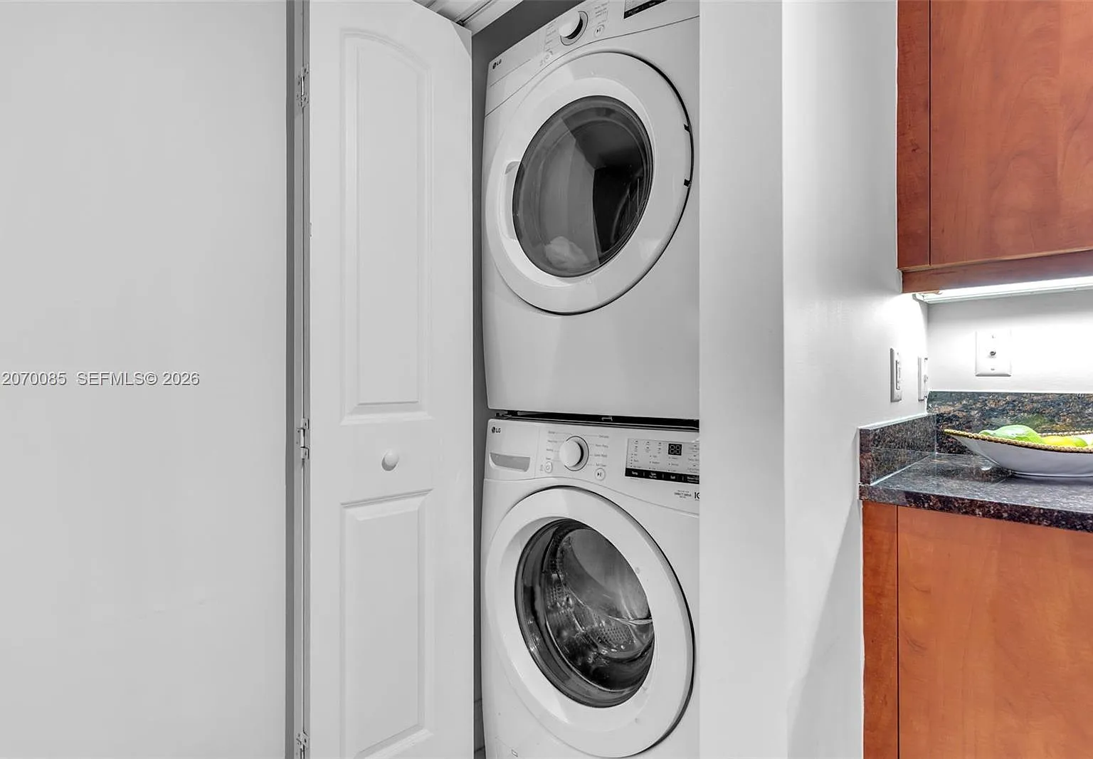 Toscano Condo — Photo 4