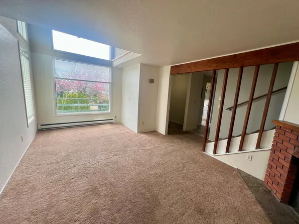 2090-2102, 2090-2102 Meade Ave, North Bend, OR 97459