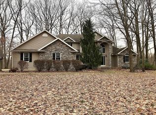 1880 Bridgeview Ln, Conneaut, OH 44030