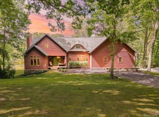 8880 Hidden Lake Dr, Howell, MI 48855