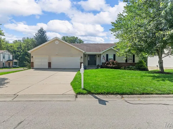 19 Park Charles Blvd S, Saint Peters, MO 63376