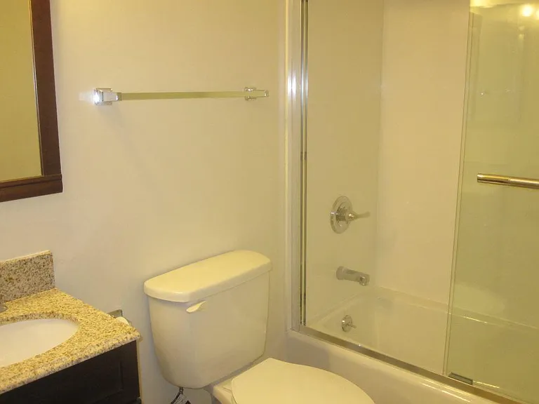 2006 Klamath Ave #7 — Photo 8